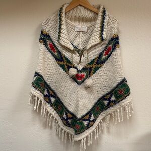 Vintage 1970’s Handcrafted Wool Cream with Pattern Knit Poncho